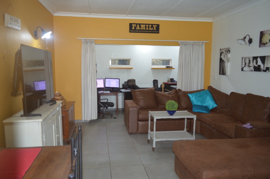 4 Bedroom Property for Sale in Flamwood North West